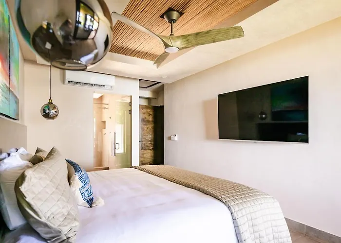 Beachfront Villa, 2 Pools, & Breakfast, Sleeps 21 * Playa Flamingo