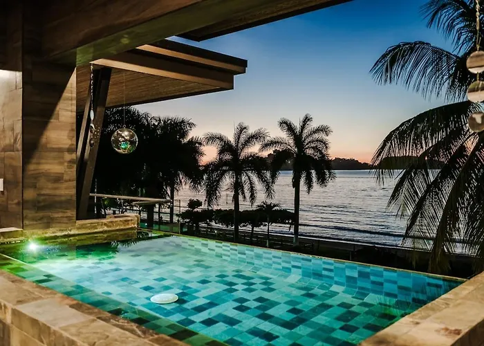 Beachfront Villa, 2 Pools, & Breakfast, Sleeps 21 *