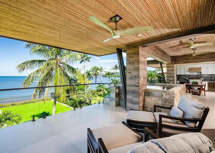 Beachfront Villa, 2 Pools, & Breakfast, Sleeps 21 Playa Flamingo