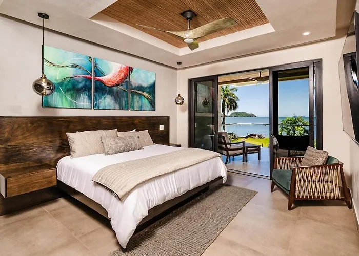 Villa Beachfront Villa, 2 Pools, & Breakfast, Sleeps 21 *