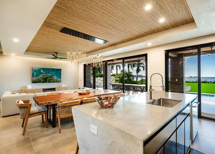 Beachfront Villa, 2 Pools, & Breakfast, Sleeps 21